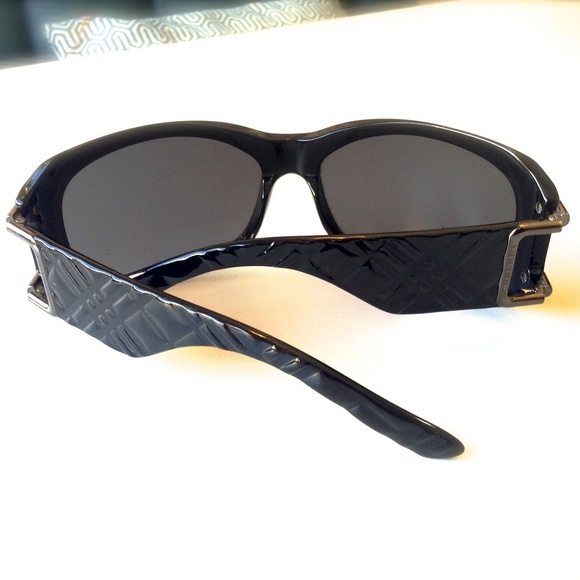 😎 Burberry Designer Sunglasses - Picture 5 of 10
